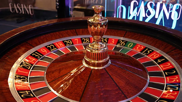 agen108 slot mobile app interface showing ESL Pro League match and live casino table side by side